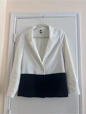 Two-Tone White and Black Women's Blazer Size 4